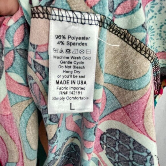 NWT LuLaRoe Classic T Geometric Print Women’s Large Short Sleeve Top Cherry Red - Picture 12 of 14